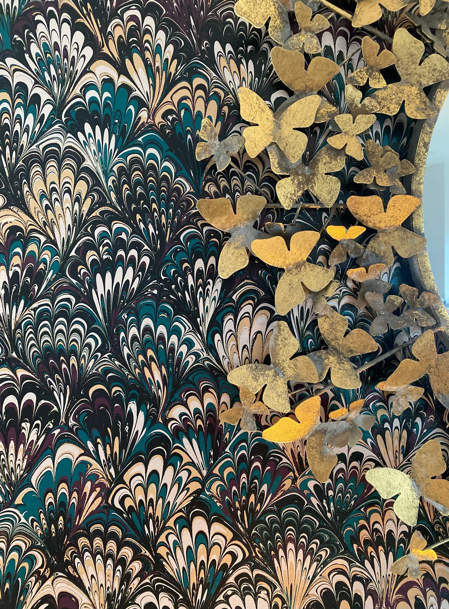 Marbled Wallpaper - 'Serpentine' Col: Winter Noir - Mica Coated Non-Woven