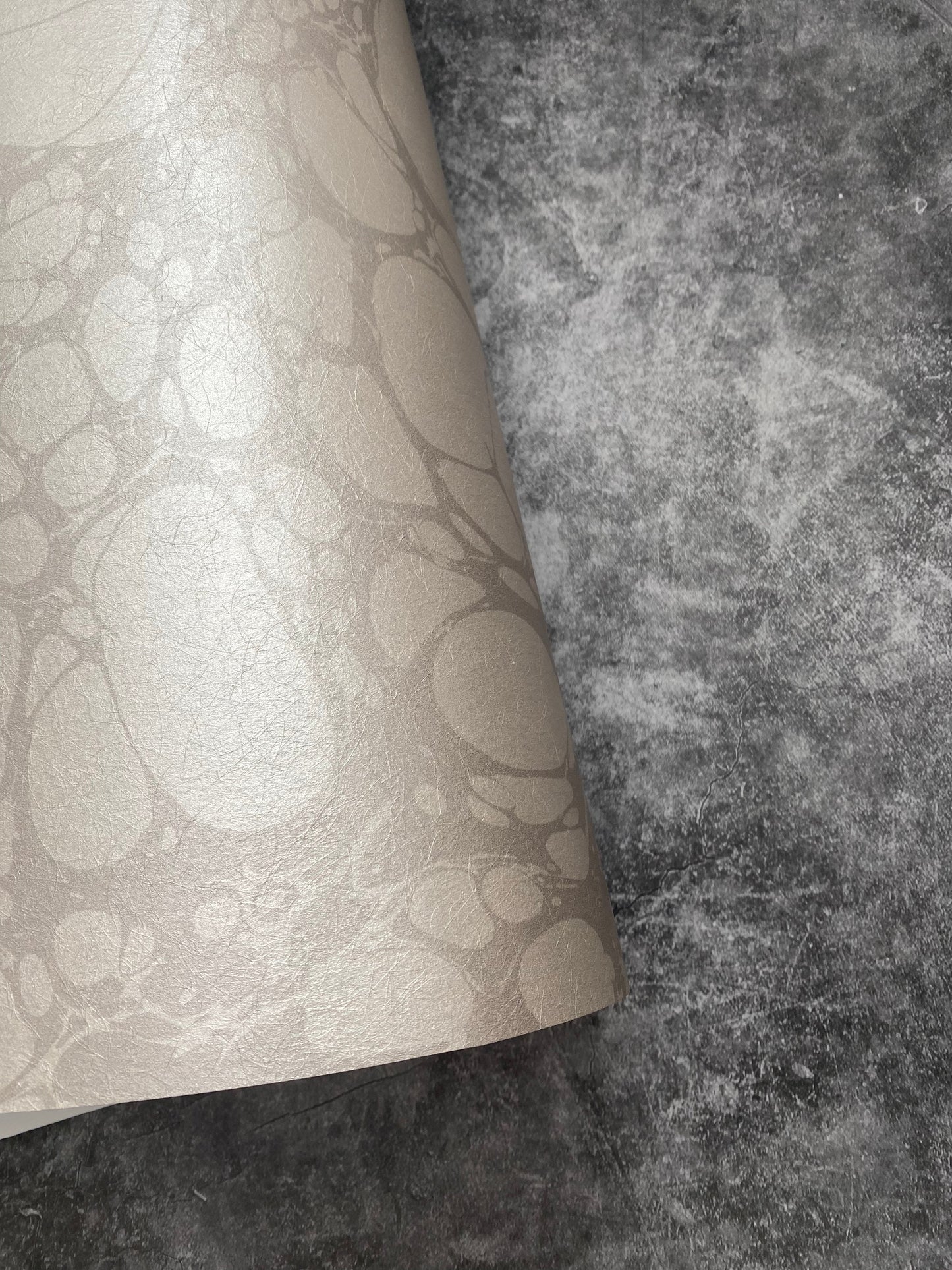 In Stock: Marbled Wallpaper - 'Moucheté' Col: Silver Ghost - Mica Coated Non-Woven