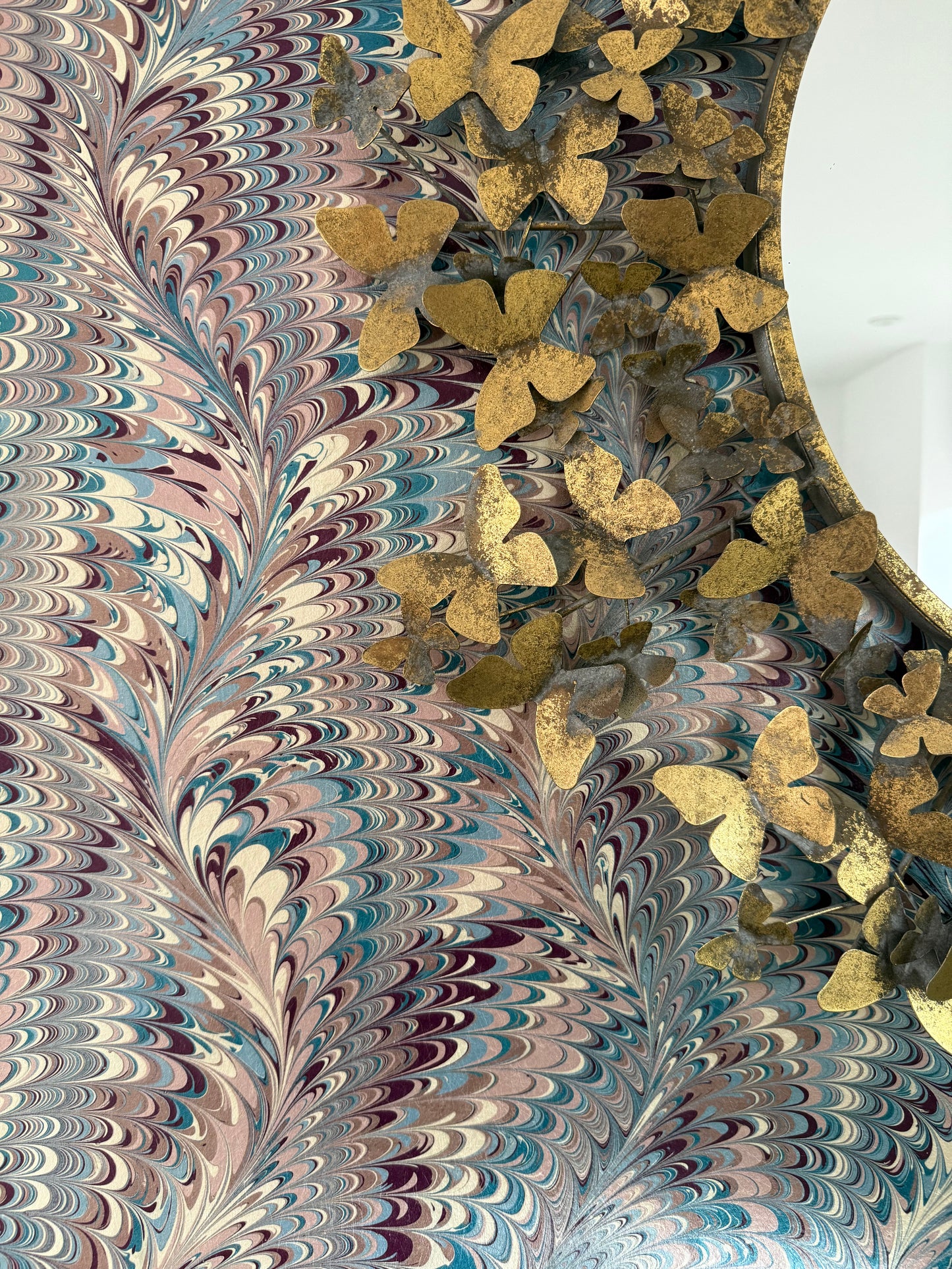 Marbled Wallpaper - 'Pirouette' Col: Berry Imperial - Mica Coated Non-Woven