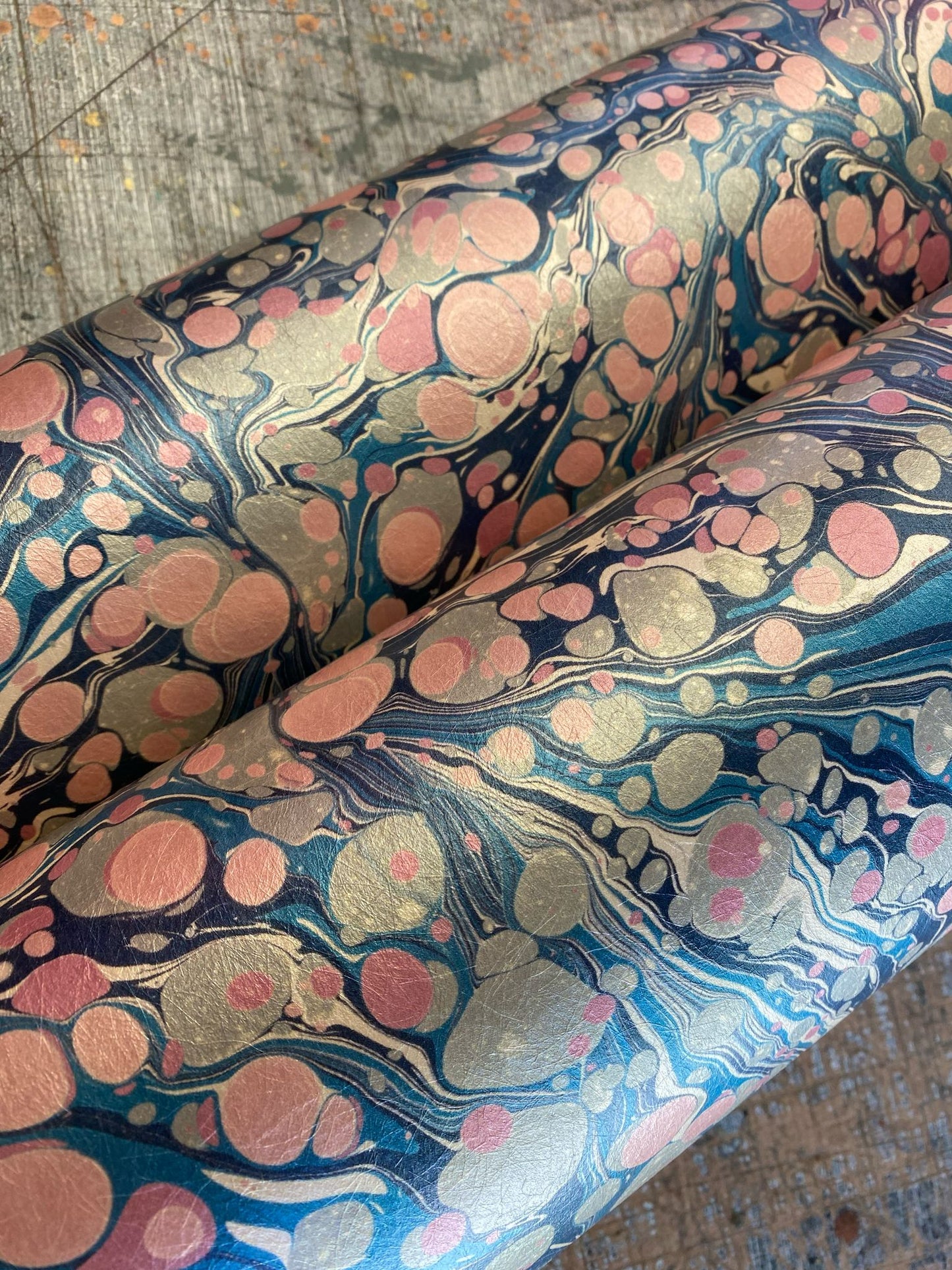 Marbled Wallpaper - 'Flora' Col: Rosa - Mica Coated Non-Woven